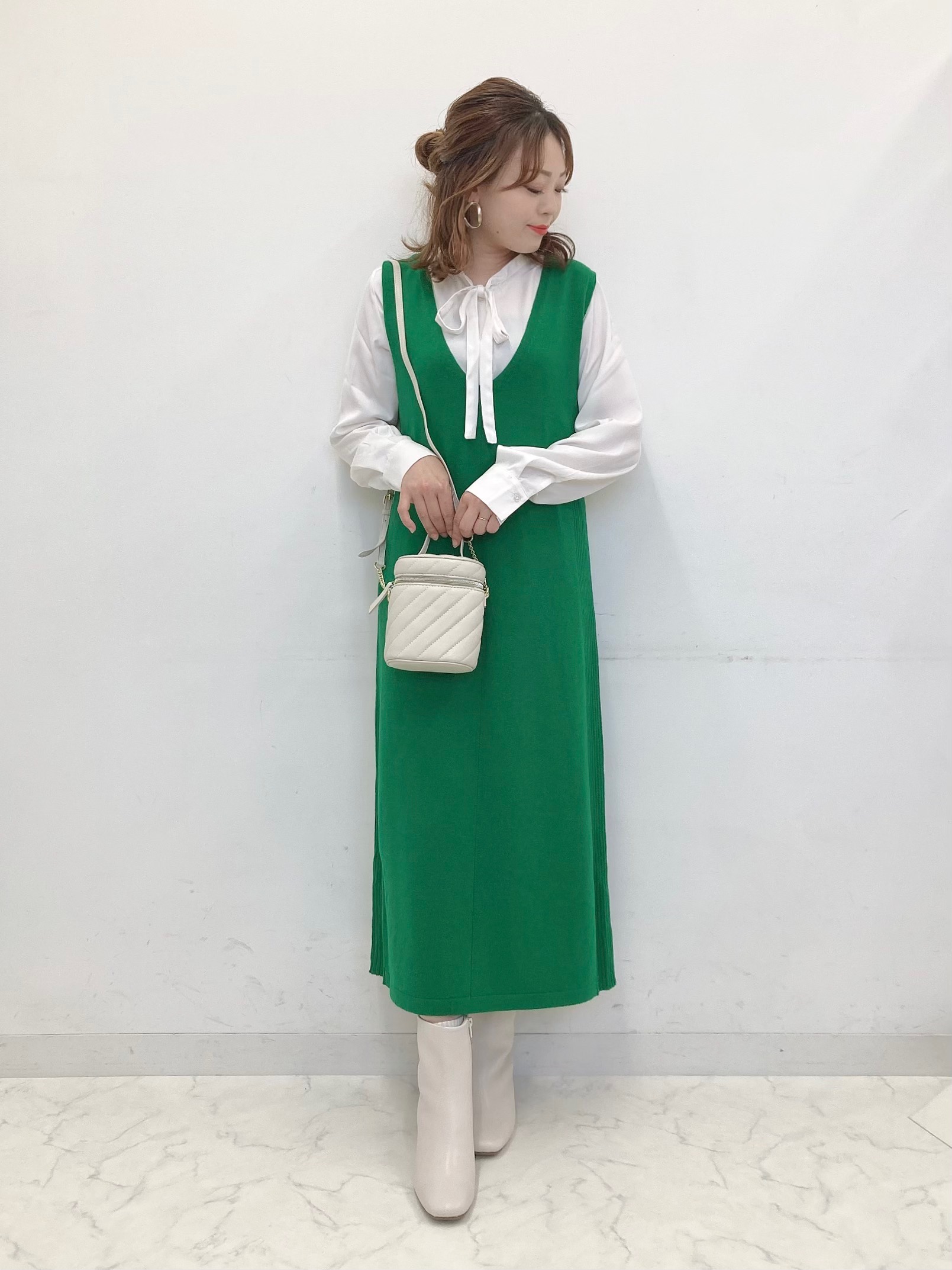 マルチウェイワンピース 長袖 とボウタイブラウス 長袖 のコーデ Gu公式 Styling Book