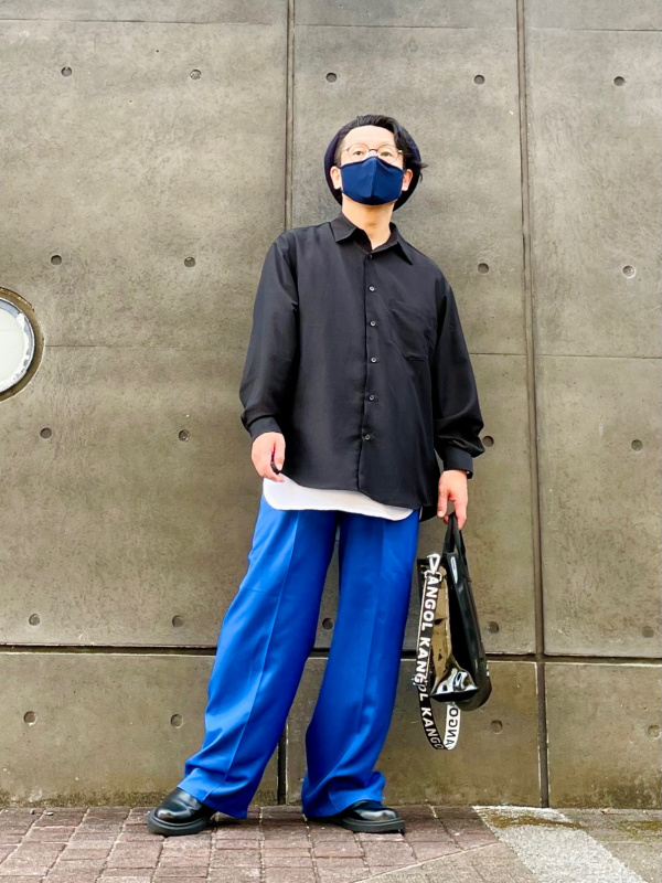 オープンカラーシャツ(長袖)(セットアップ可能)、カラースラックス(丈