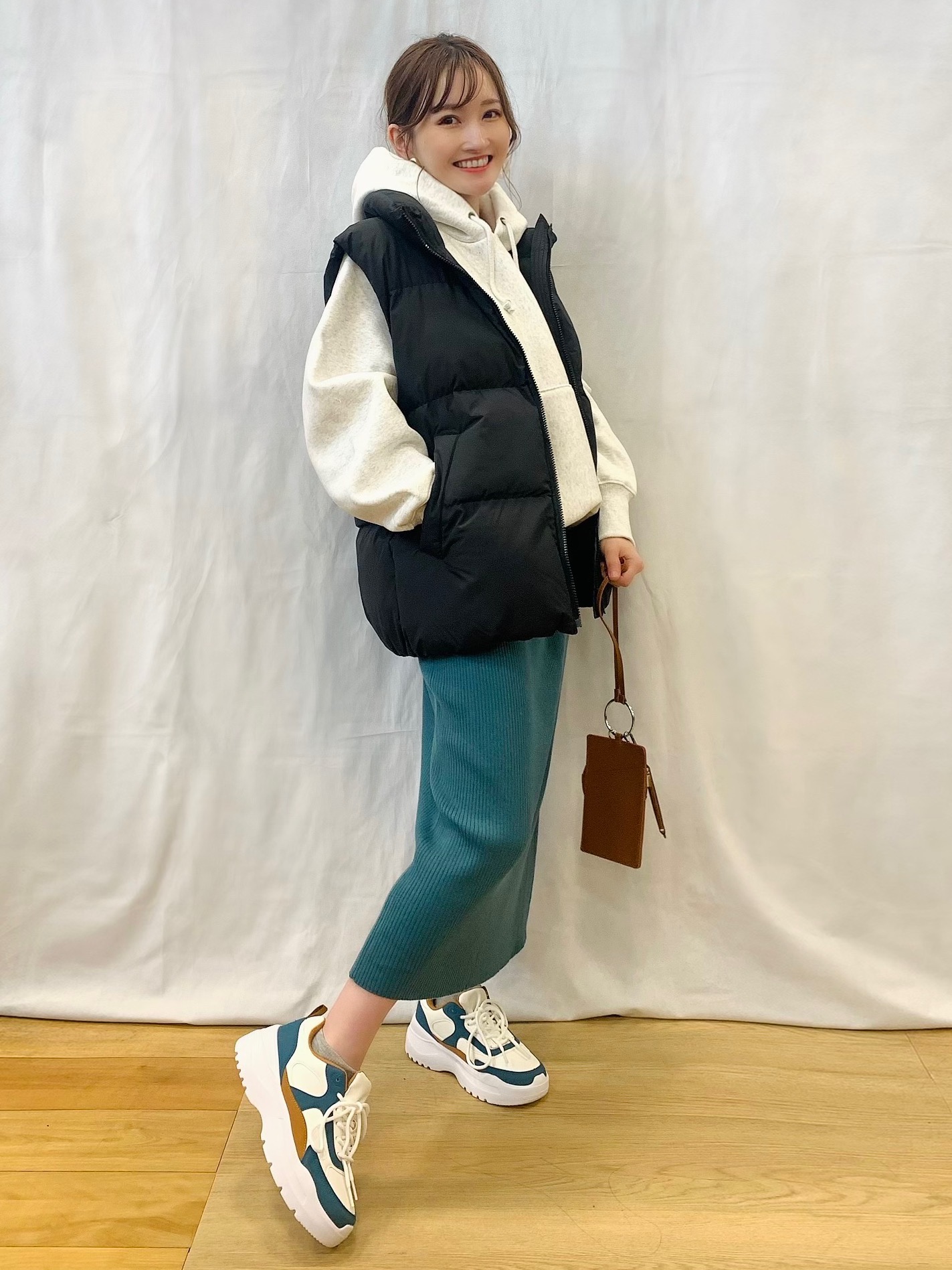 スムースクルーネックt 半袖 とオーバーサイズテーラードベストのコーデ Gu公式 Styling Book