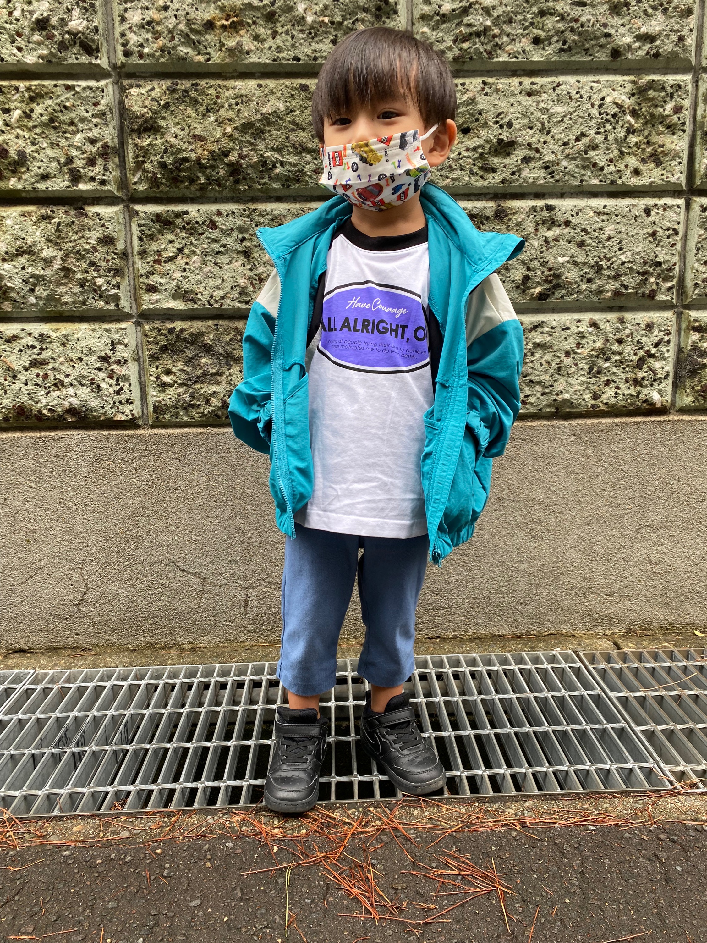 Kids 男女兼用 カラーブロックフーディブルゾンとkids 男女兼用 コットングラフィックビッグt 長袖 ラグラン のコーデ Gu公式 Styling Book