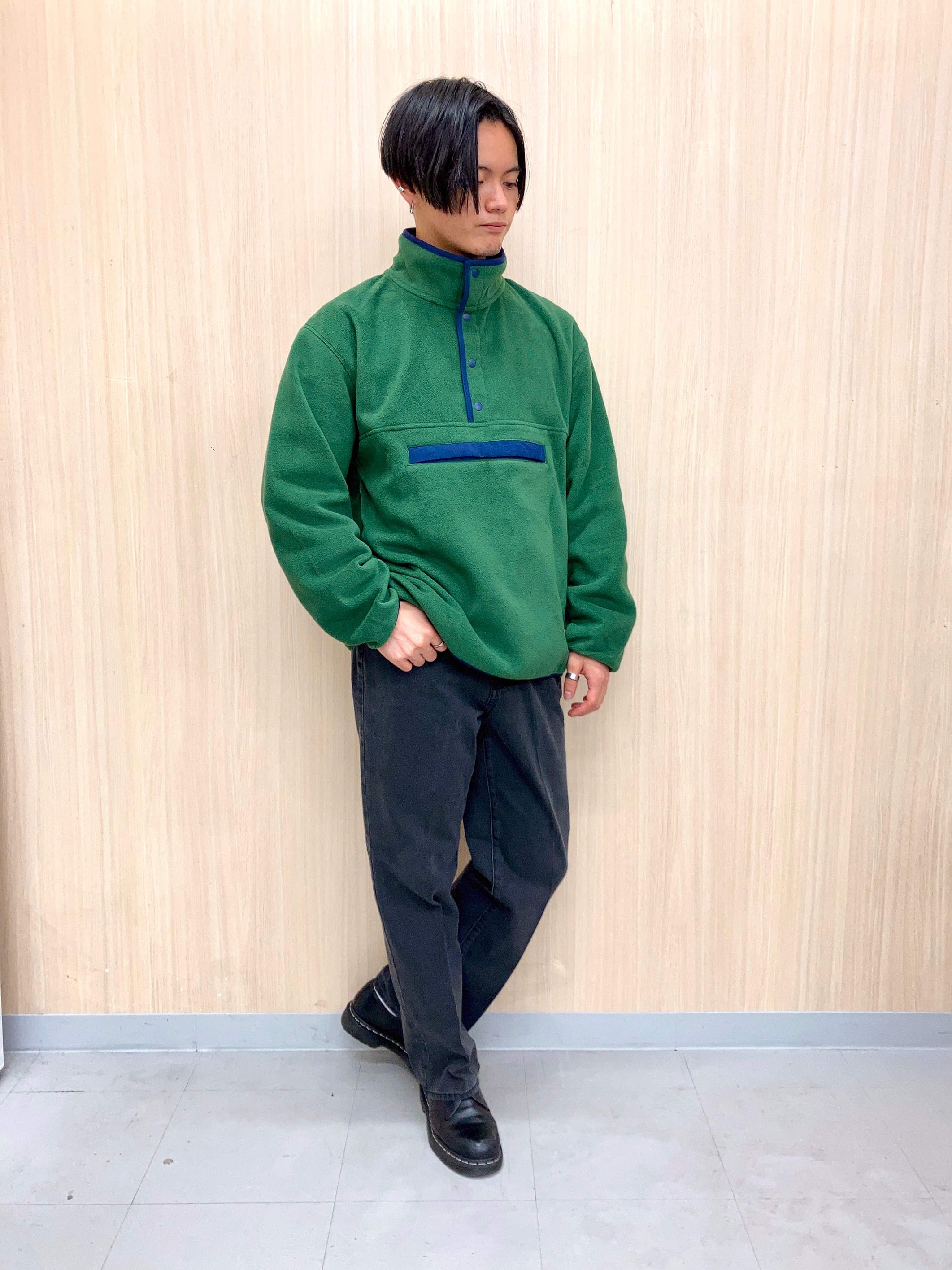 マイクロフリーススナップビッグプルオーバー 長袖 とストレートジーンズnt Eのコーデ Gu公式 Styling Book