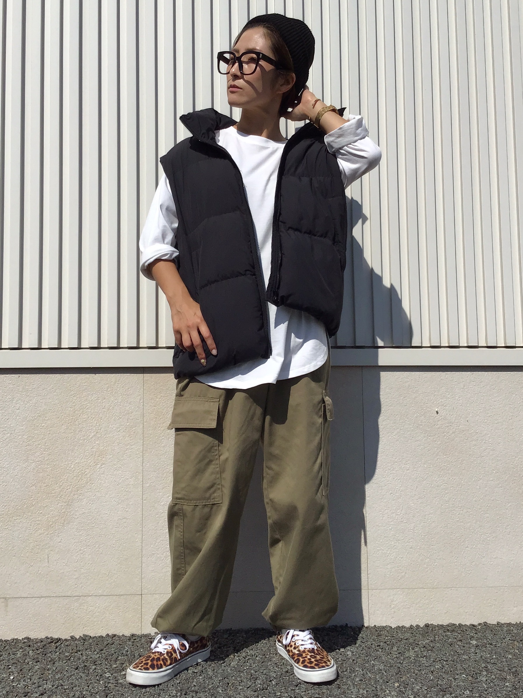 ヒートパデッドオーバーサイズベストとドライラウンドヘムビッグt 長袖 のコーデ Gu公式 Styling Book