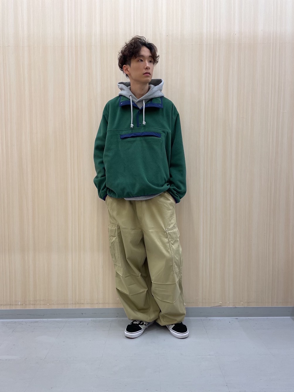 マイクロフリーススナップビッグプルオーバー 長袖 とプルオンパンツ 丈標準69 5 73 5cm のコーデ Gu公式 Styling Book