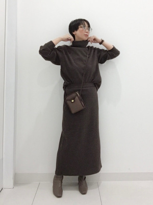 赤い波状エクササイズグッズ GU公式 | ブラッシュドリブハイネックプルオーバー(長袖