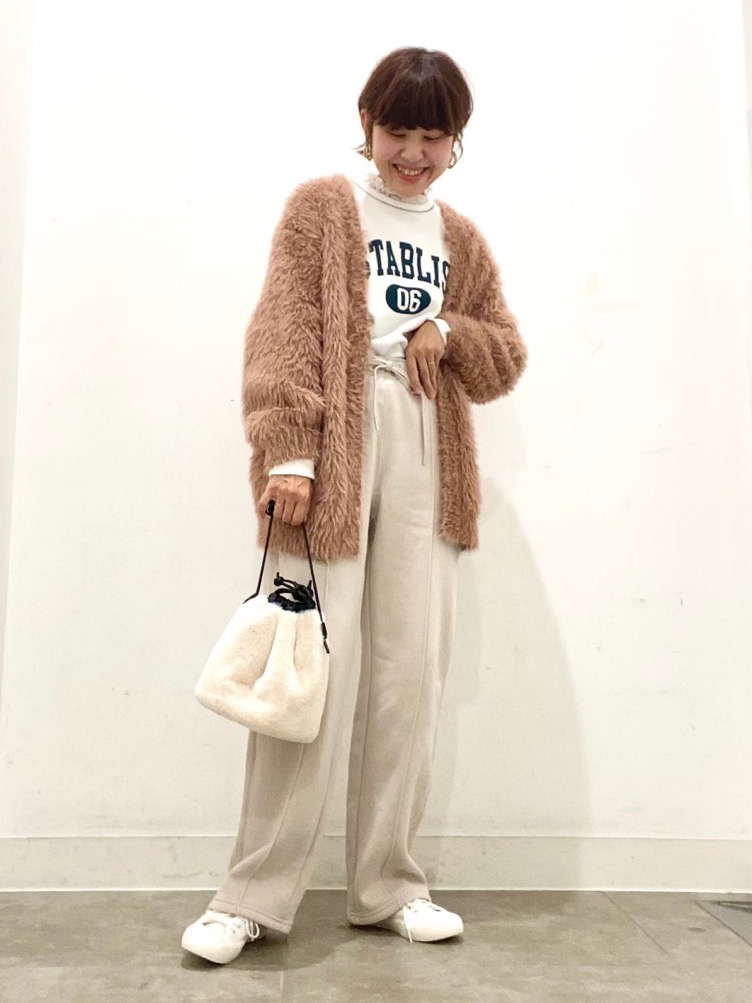 20点 まとめ スウェットプルオンパンツ(セットアップ可能)、グラフィッククロップド