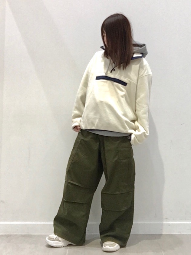 スーパーワイドカーゴパンツ」の着用コーディネート| ジーユー