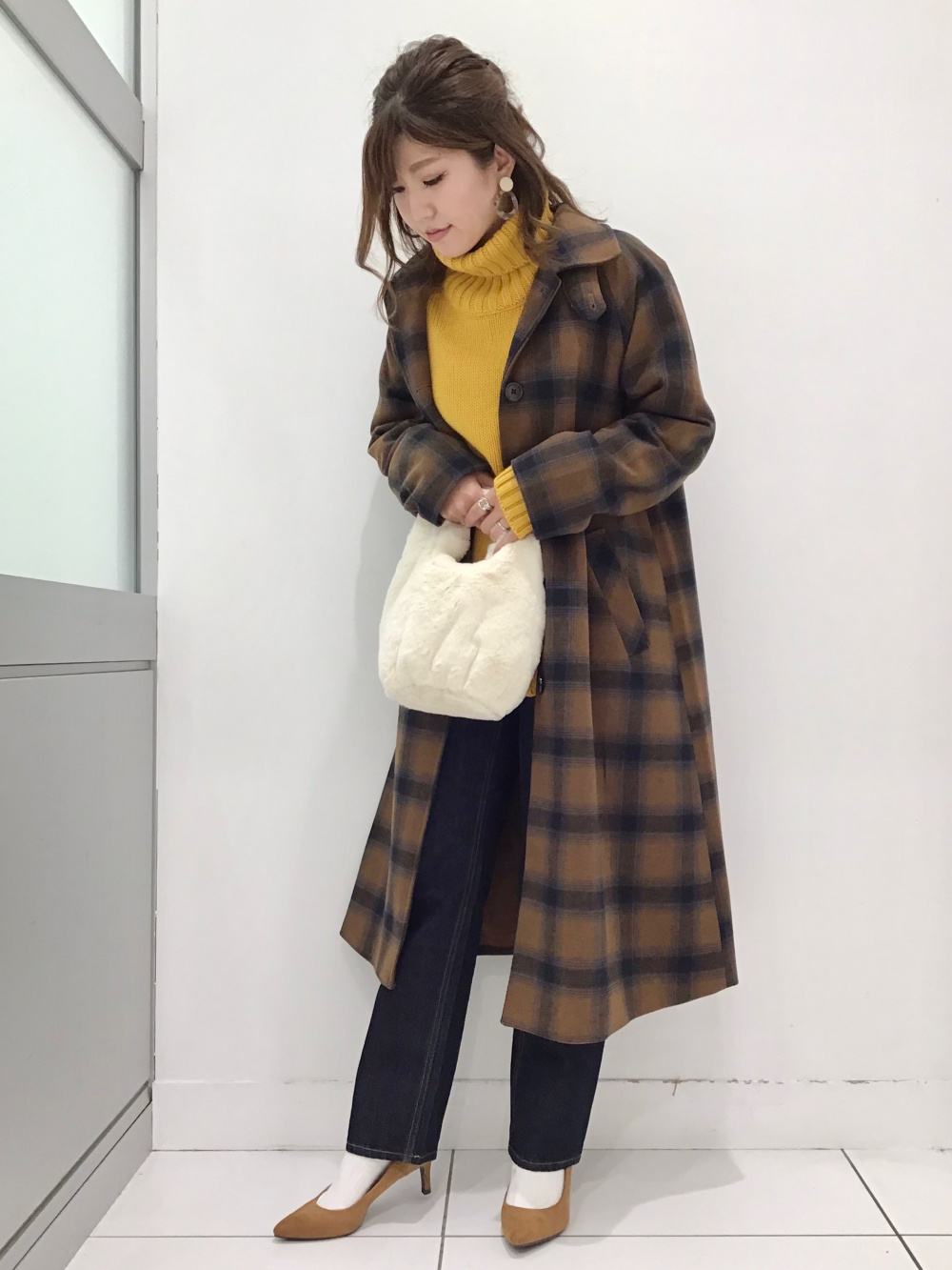 バルマカーンコート(チェック)SW、ハイウエストストレートジーンズ(丈