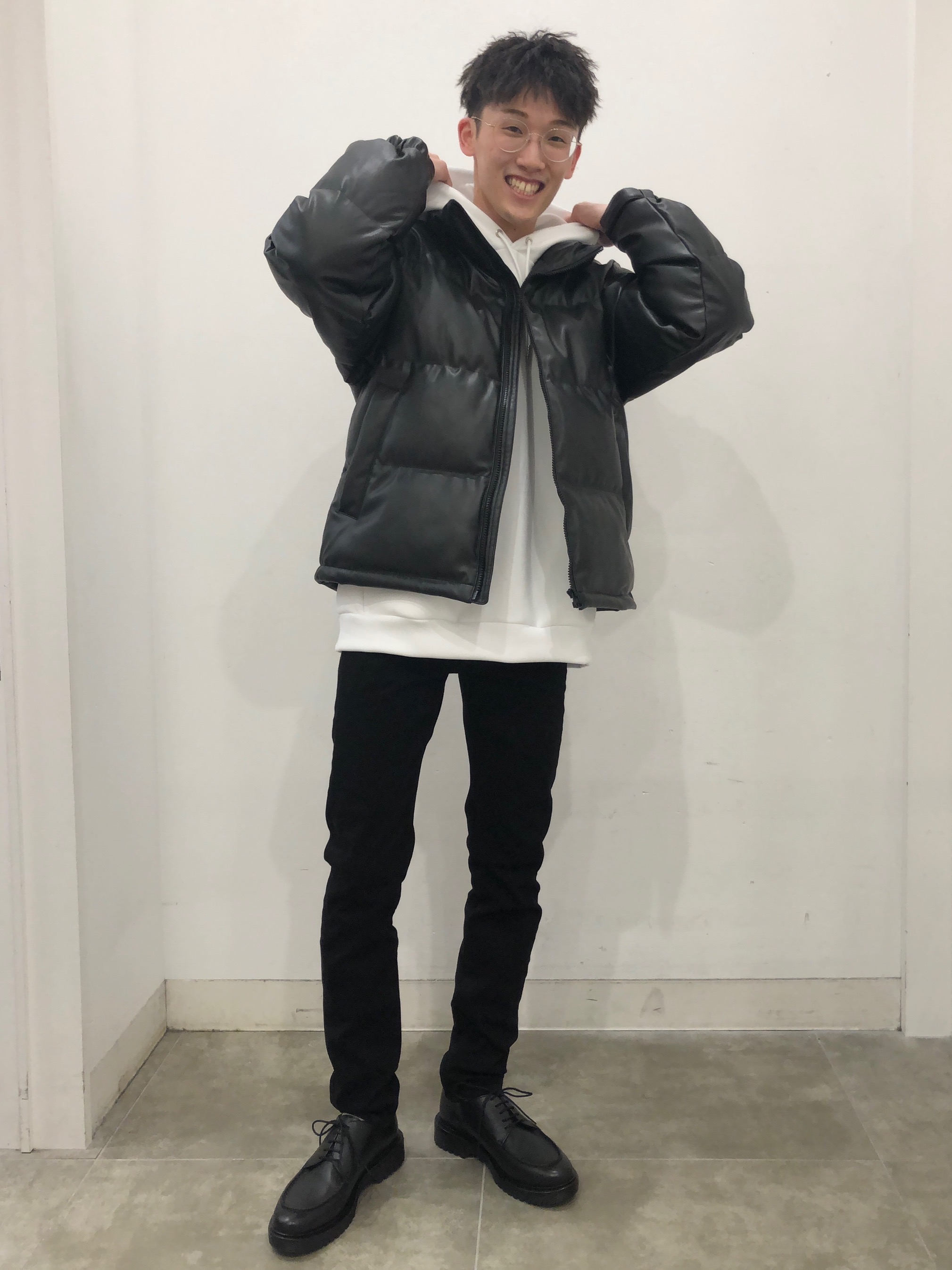 ヒートパデッドフェイクレザーブルゾンとダブルフェイスビッグプルパーカ(長袖)のコーデ | GU公式 STYLING BOOK ヒートパデッドフェイクレザーブルゾンとダブルフェイスビッグプルパーカ(長袖)のコーデ | GU公式 STYLING BOOK
