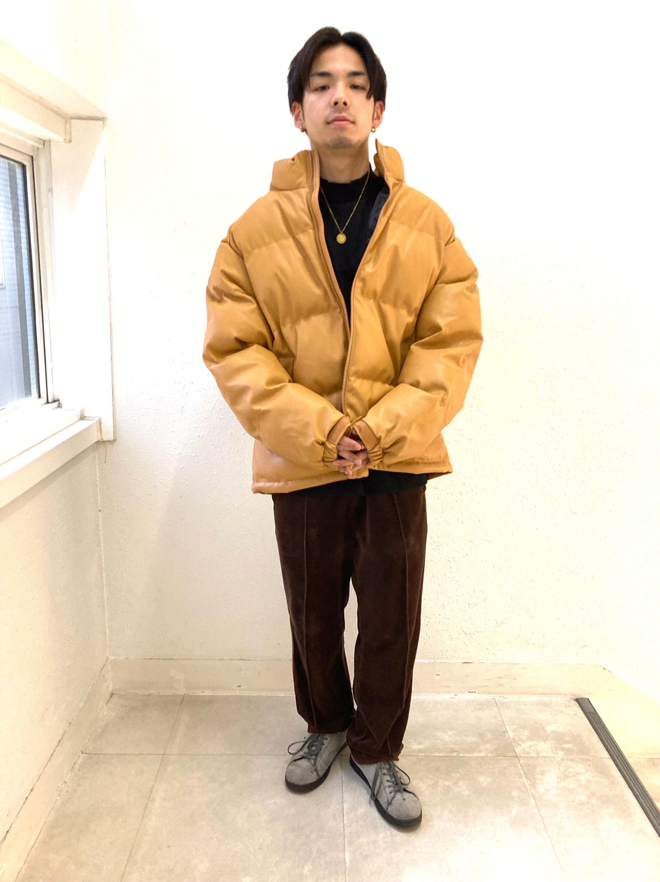 ヒートパデッドフェイクレザーブルゾンとヘビーウェイトモックネックビッグT(長袖)NT+Eのコーデ | GU公式 STYLING BOOK ヒートパデッドフェイクレザーブルゾンとヘビーウェイトモックネックビッグT(長袖)NT+Eのコーデ | GU公式 STYLING BOOK