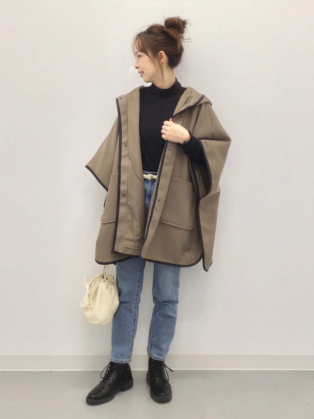 20点 まとめ スウェットプルオンパンツ(セットアップ可能)、グラフィッククロップド