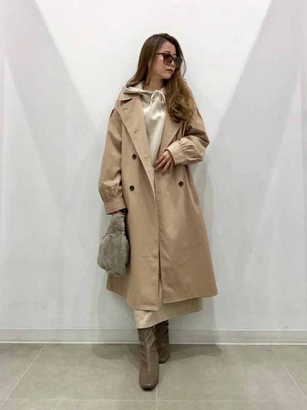 ボリュームスリーブトレンチコートZ+E（レディース）の着用