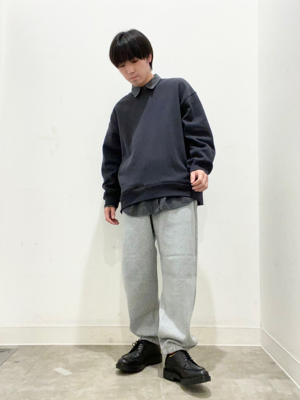 C5396 ブルーニット×イージーパンツコーデ GUニットとパンツでブルーコーデ♡ ホワイトアウター合わせで