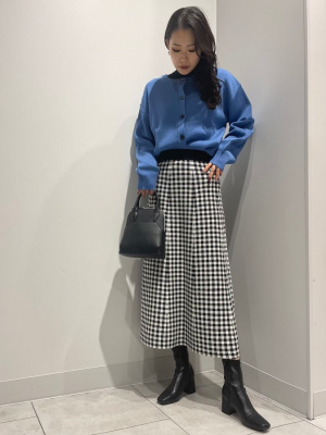 フレンチシャビー♦️コンパクト 床置きタイプ♦️ホワイトラタンドレッサー♦️送料込 ドレッサー 白いフランス家具 サイドボード ドレッサーチェスト