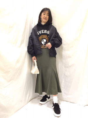 GU公式 | グラフィックスウェットプルパーカ(長袖)YT+E