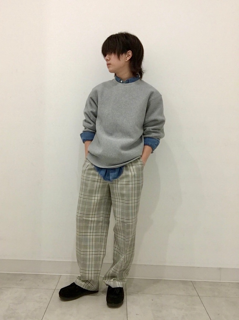 デニムオーバーサイズシャツ(長袖)、カーブタックパンツ(丈標準
