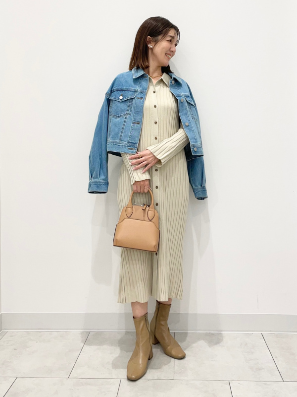 フロントボタンニットワンピース(長袖)（レディース）の着用