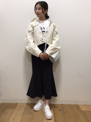GU公式 | グラフィックモックネックスウェットプルオーバー(長袖)
