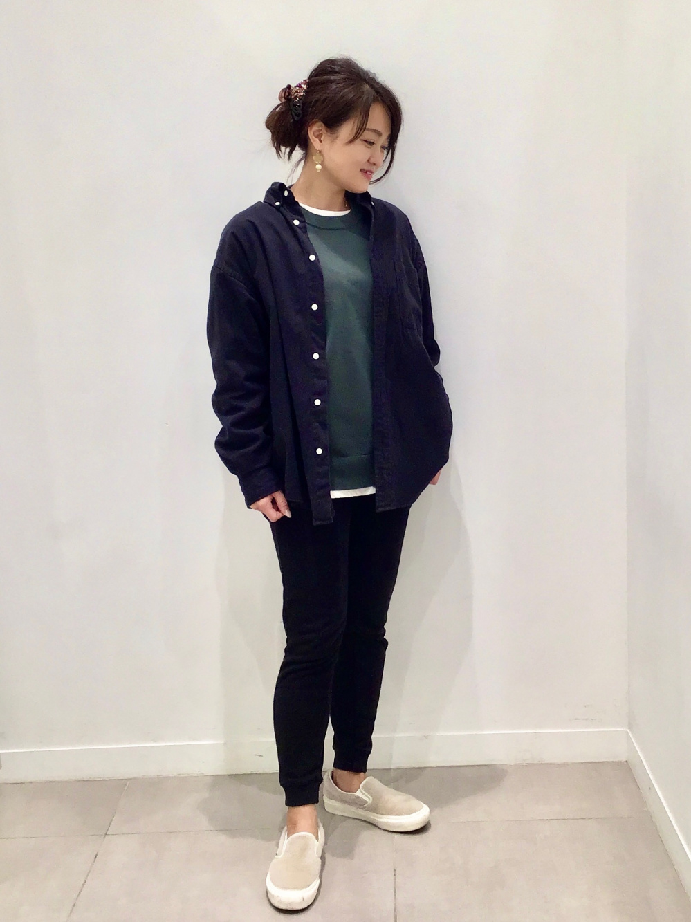 コットンクルーネックT(半袖)、ツイルオーバーサイズシャツ(長袖)」の