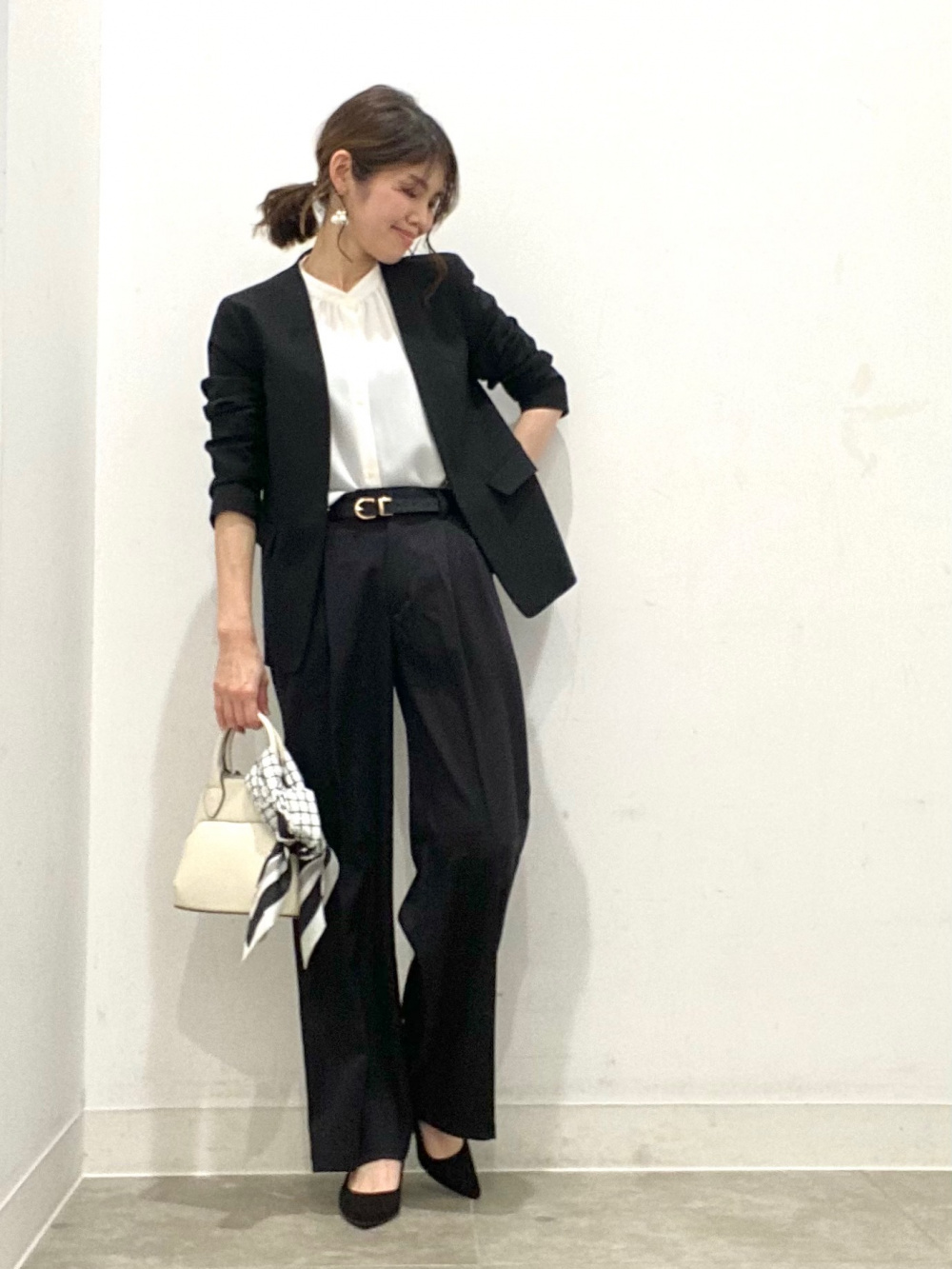 ラッフルスリーブT(半袖)Z、ベルト付きハイウエストタックパンツZ」の 