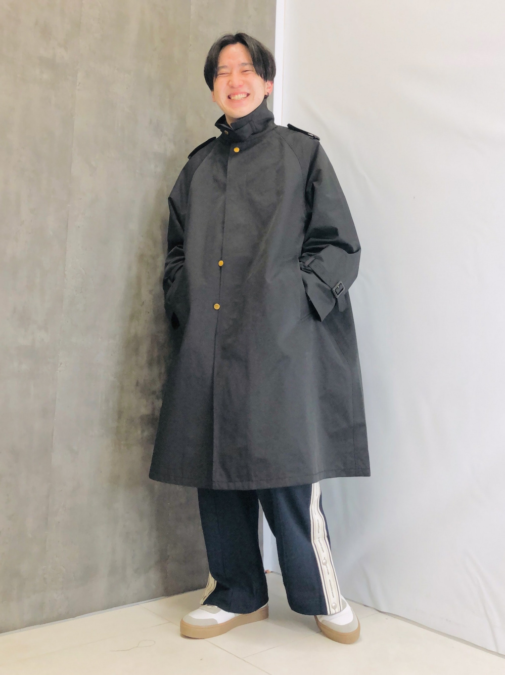 トレンチコート beautiful people、サイドラインパンツ beautiful