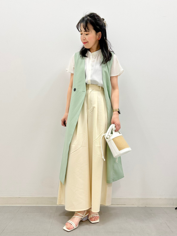 タックワイドフレアパンツZ（レディース）の着用コーディネート一覧