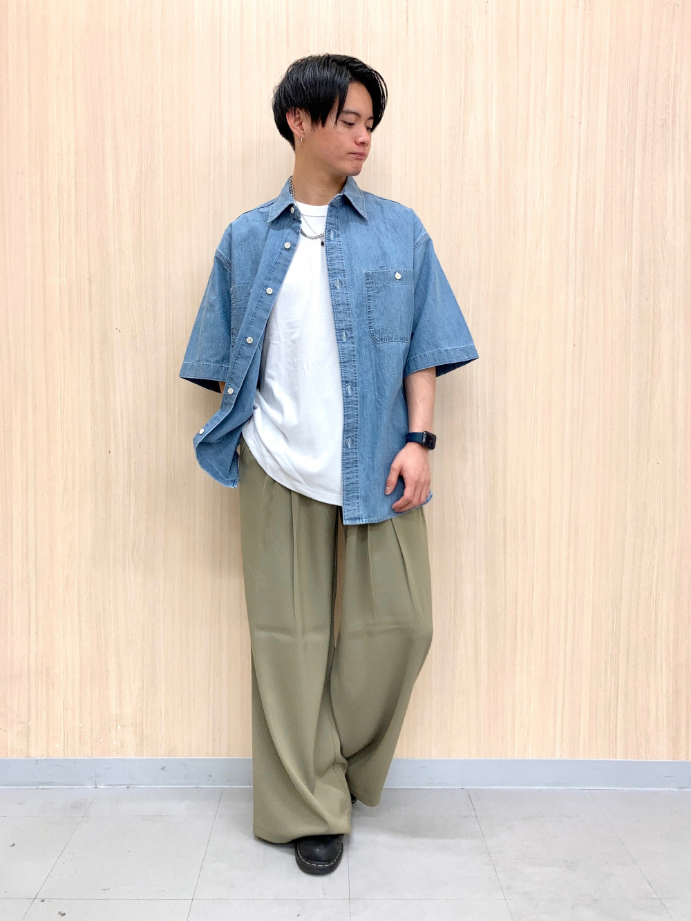 コットンクルーネックT(半袖)、デニムオーバーサイズワークシャツ(5分