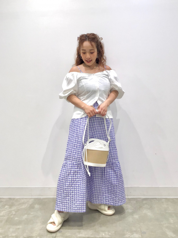【コーデアクセントになるブルー☆】CHANEL サンダル 春夏のファッショニスタの足元を飾る「CHANEL」スポーツサンダル