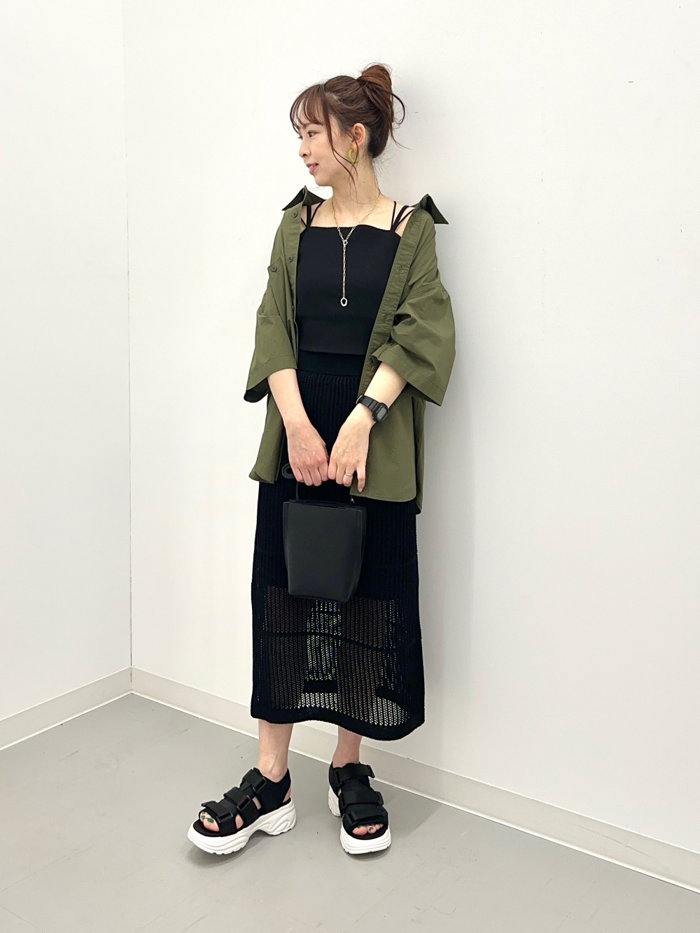 ブラフィールキャミソール、ナローストラップキャミソール」の着用