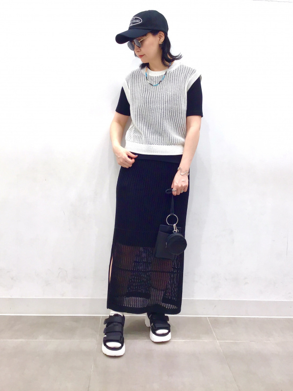 メッシュナローニットスカート(セットアップ可能)（レディース）の着用