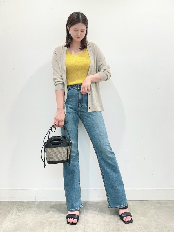 ミドルライズフレアジーンズA+EC(丈長め83.0cm)（レディース）の着用