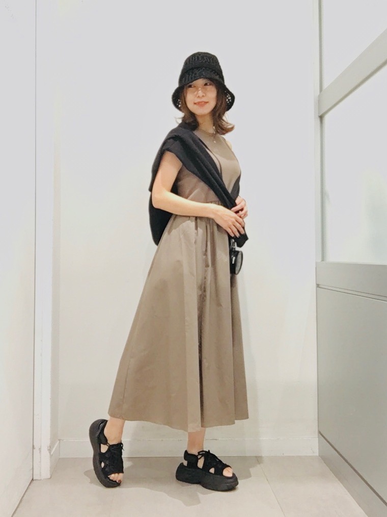 ニットクロップド丈カーディガン×ミニワンピースセットアップ