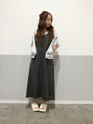 GU公式 | ドットプリントサテンキャミソールワンピース