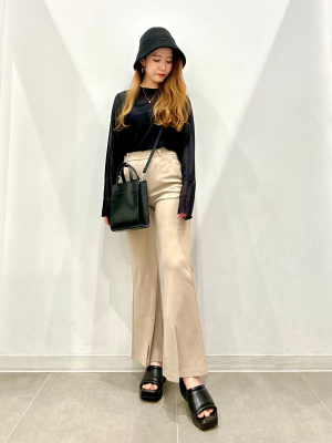 GU公式 | カットソースリットフレアパンツQ