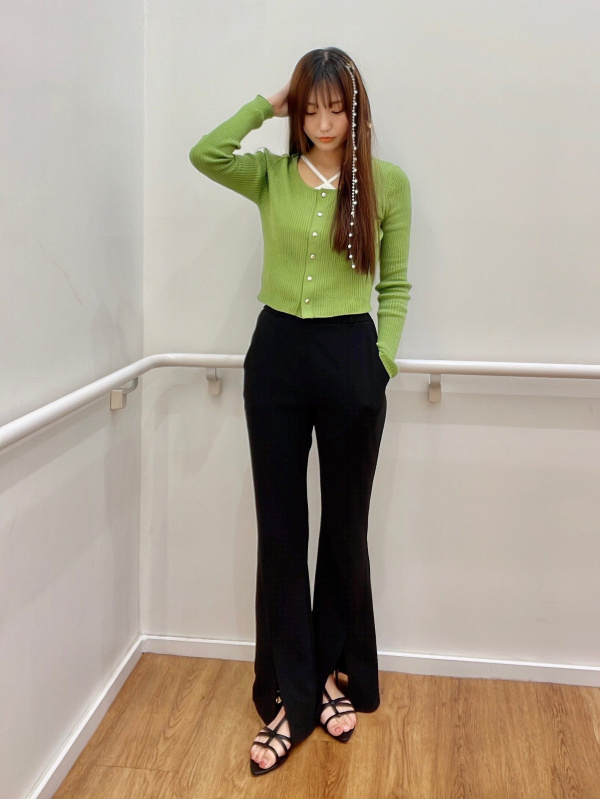 カットソースリットフレアパンツQ（レディース）の着用コーディネート