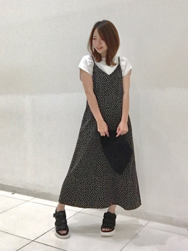 M-PREMIER★ドットプリントバックサテンワンピース　キャミソール付き ドットプリントバックサテンワンピース＞はe-shoppingに明日入荷