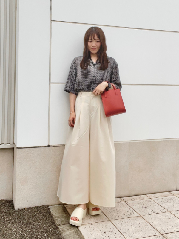 たっくるページ タックワイドフレアパンツZ（レディース）の着用コーディネート一覧