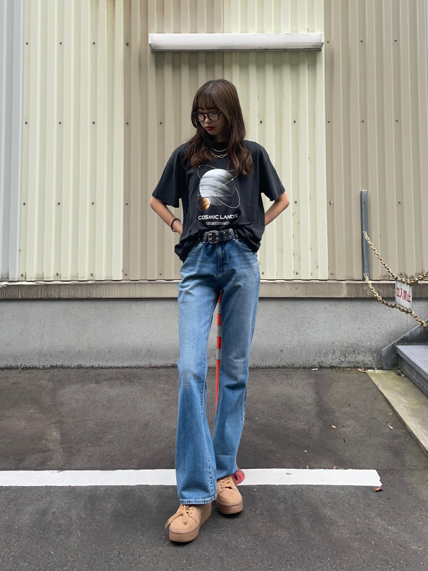 あーり様おまとめ ミドルライズフレアジーンズA+EC(丈長め83.0cm)（レディース）の着用