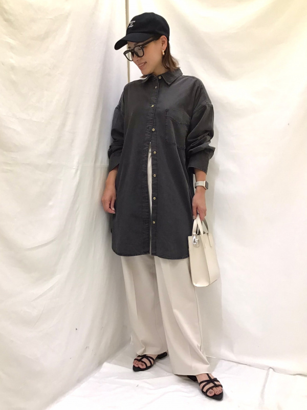 デニムミニシャツワンピース(長袖)+E（レディース）の着用