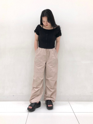 GU公式 | リブフロントボタンオフショルダーT(半袖)Q