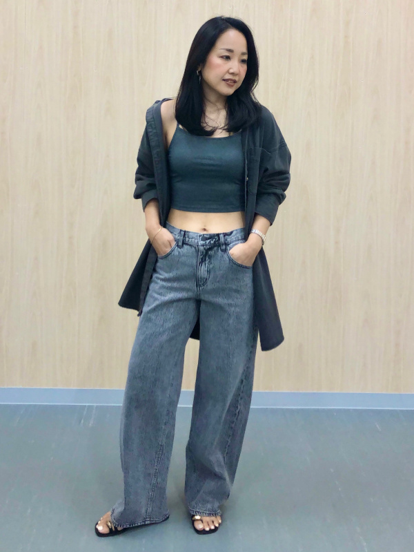 デニムミニシャツワンピース(長袖)+E（レディース）の着用