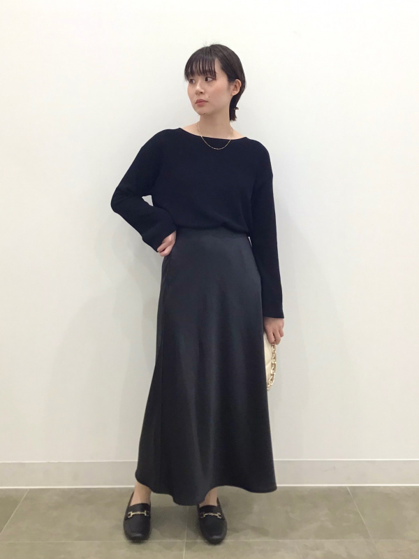 サテンロングスカート(丈標準83.0～90.0cm)（レディース）の着用