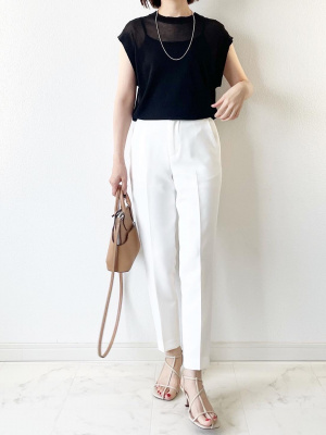 ホワイトノースリーブセーター A part by（アパートバイ）の「Vネックノースリーブ（ニット/セーター