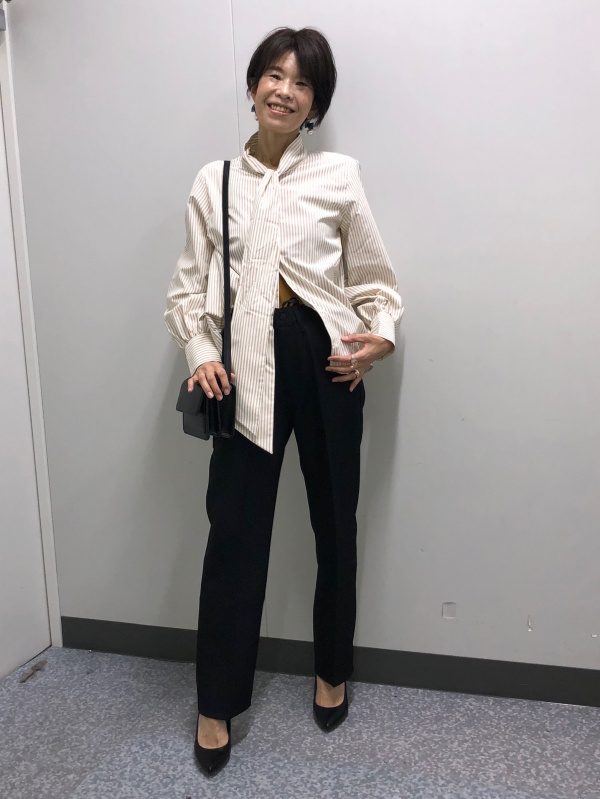 センタープレスストレートパンツ」のレディースのコーディネート