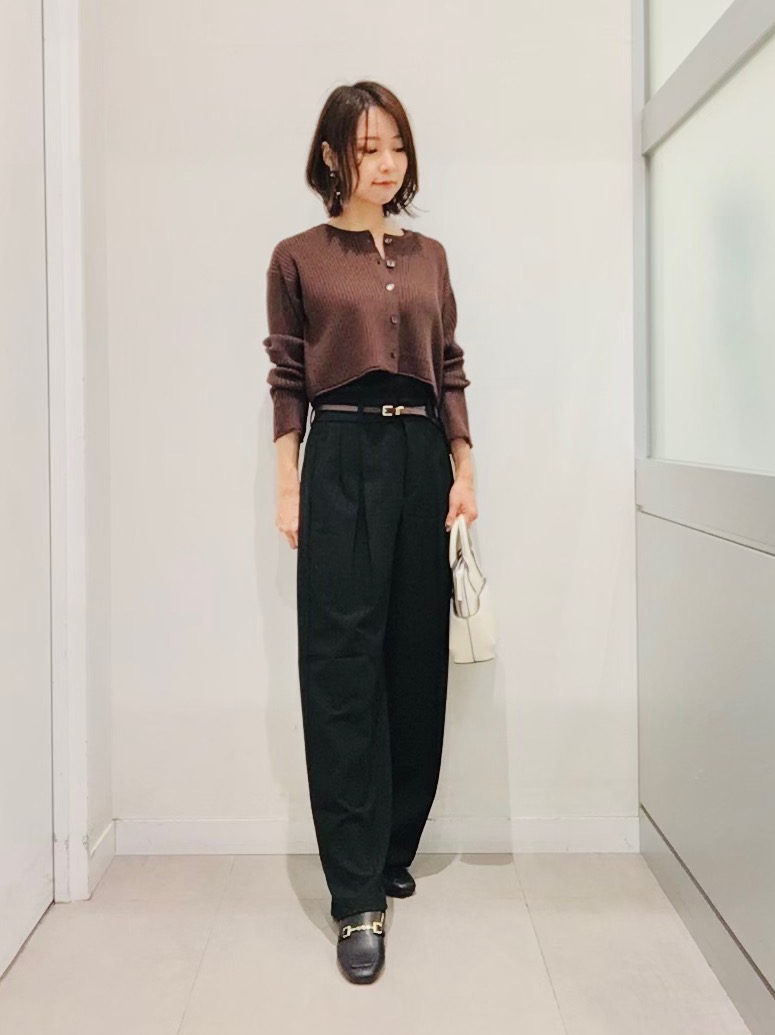 ラッフルスリーブT(半袖)Z、ベルト付きハイウエストタックパンツZ」の 