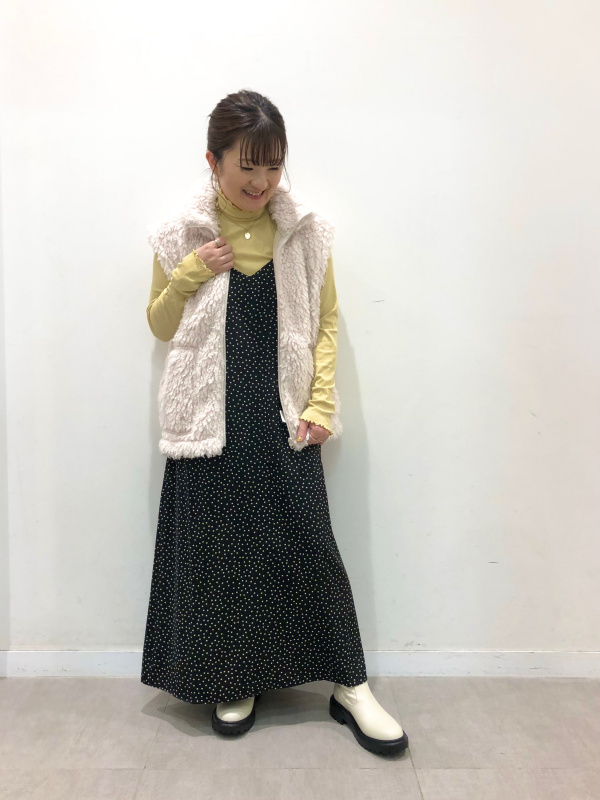 ドットプリントサテンキャミソールワンピース（レディース）の着用