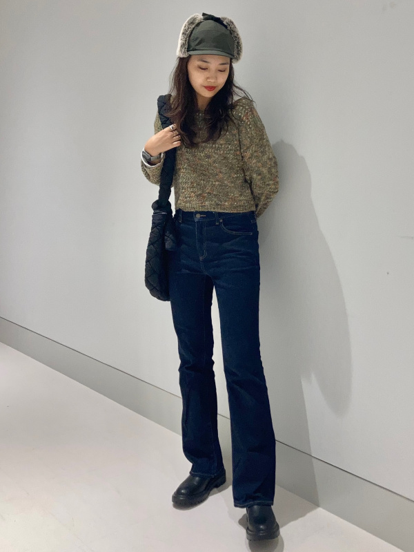 ミドルライズフレアジーンズA+EC(丈長め83.0cm)（レディース）の着用