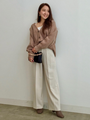 GU公式 | ブラフィールクロップドアシンメトリーネックタンクトップ