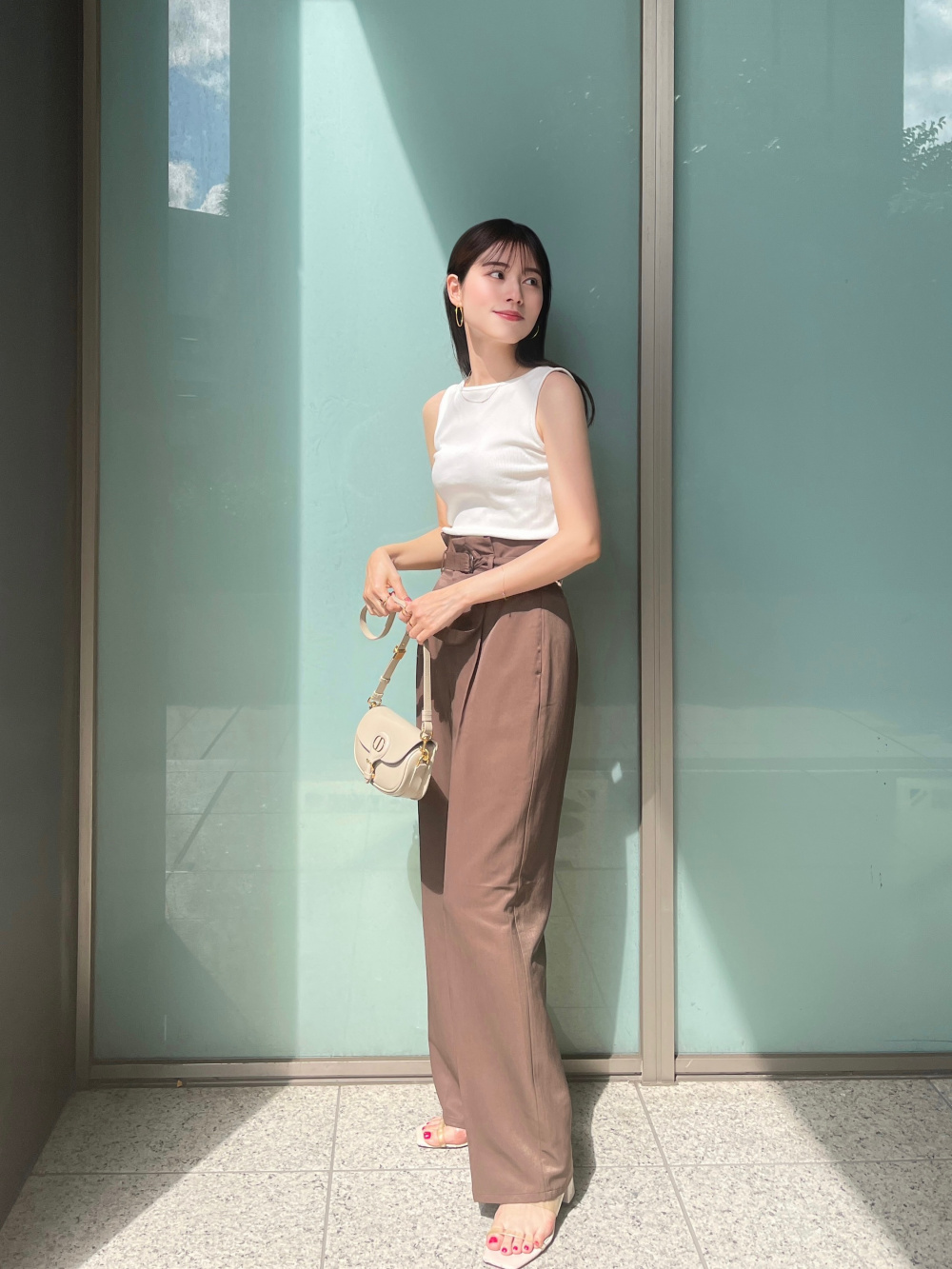 ラッフルスリーブT(半袖)Z、ベルト付きハイウエストタックパンツ