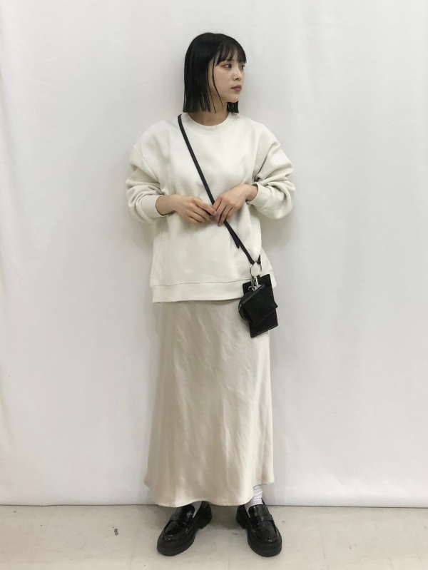 サテン ホルターネック スカート セットアップ コーデ サテンスカート」の人気ファッションコーディネート（季節：9月