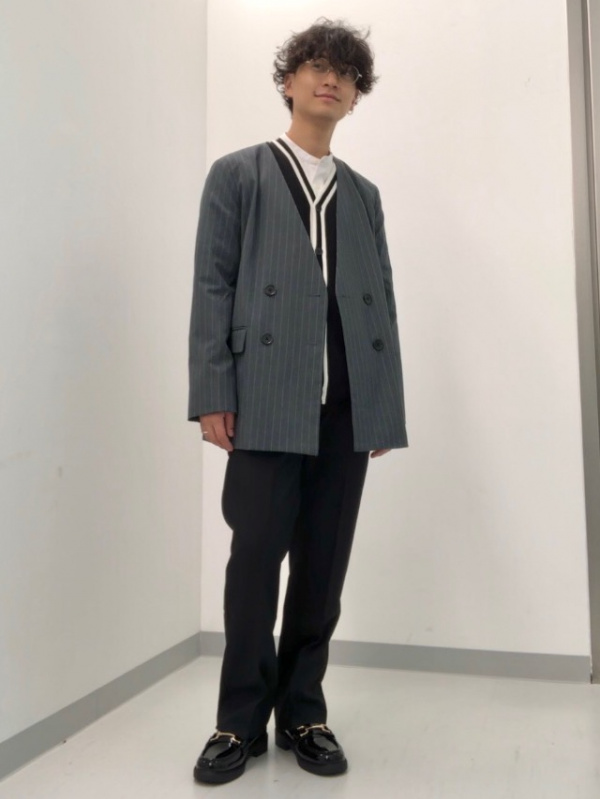 ダブルブレストノーカラージャケット(ストライプ)（レディース）の着用